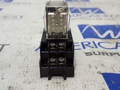 Allen Bradley 700-HF32A1-4 Relay 120VAC with Socket Base 700-HN116