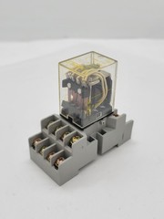 Square D RS14V20 Relay w Socket Base 5A 14 Pin 120V Coil Series C 8501