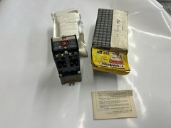 Allen Bradley 700-P800A1 Ser. A Control Relay NEW IN DAMAGED OEM BOX. NOS