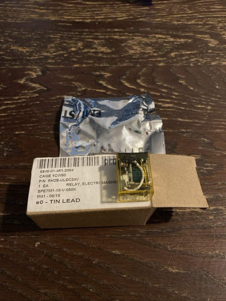 Idec RH2B-UL DC24V, 5945-01-461-2084,Relay, Electromagnet,New