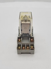 Square D RS14V20 Relay w Socket Base 5A 14 Pin 120V Coil Series C 8501