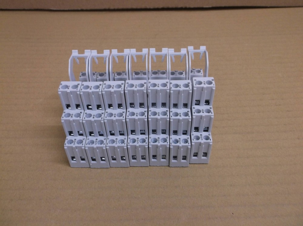 Quantity 7) 700-HN222 B Allen Bradley NEW 8 Blade DIN Rail Mount Relay Sockets