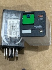 NEW Schneider Electric RUMC32BD 10 Amp 24VDC Zelio Interface Plug in Relay