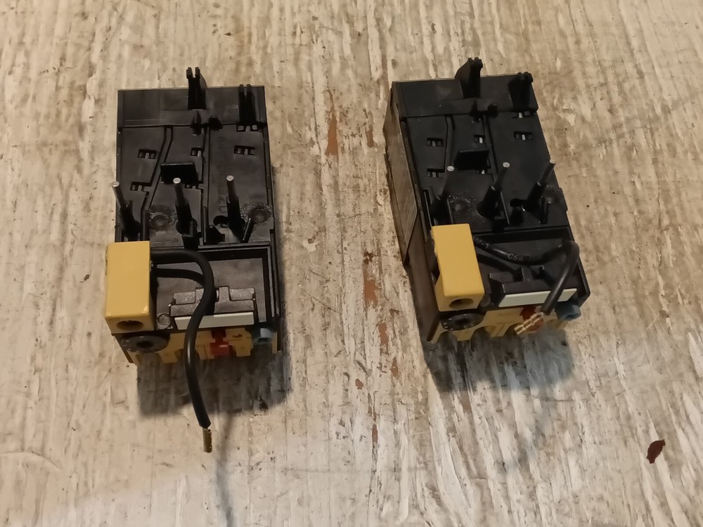 LOT OF 2 ALLEN BRADLEY 193-BSB16 Ser B 0.8-1.2A BimetaL Overload Relay – (SP278)