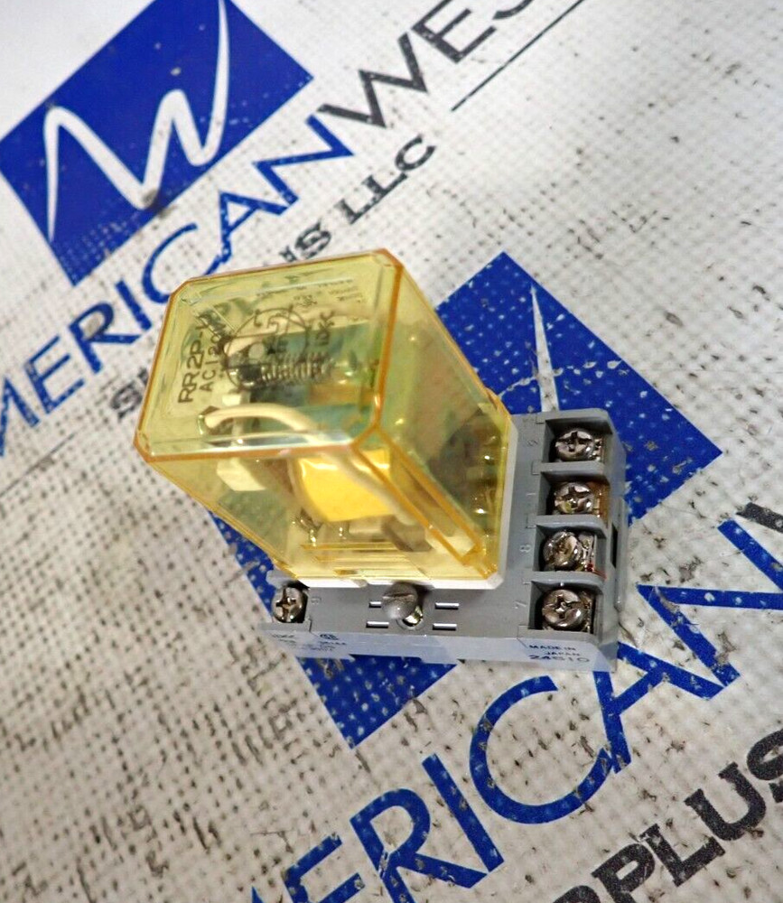 IDEC RR2P-U 120VAC Cube Relay With SR2P-06 10Amp 300 Volt Terminal Base Lot Of 2