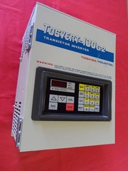 TOSVERT-130G2 TOSHIBA TRANSISTOR INVERTER VT130G2U4015 (2F1)
