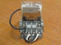 😏 OMRON 10 AMP RELAY W/ BASE 250 VAC MAX 120 VAC COIL 28 VDC LY4