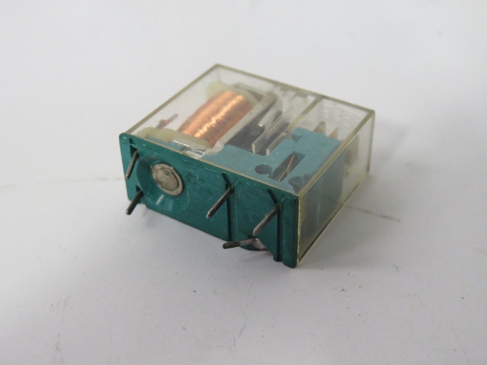 Feme MZPA0014810 Electromechanical Relay 28VDC 10(2.5)A 220VAC 5-Pin USED