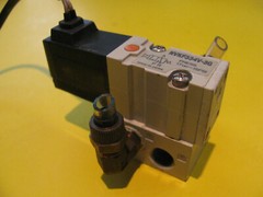 Numatics Solenoid Coil Regulator Valve 328-470b, w/manifold, Power cable. 24vdc