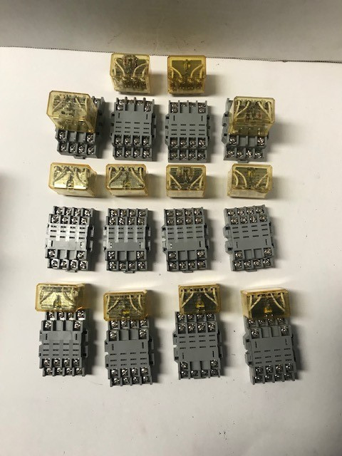 IDEC RH4B-UL Relay 120V With IDEC SH4B-05 Base 10A 300V 14 Pin NEW (Lot of 12)