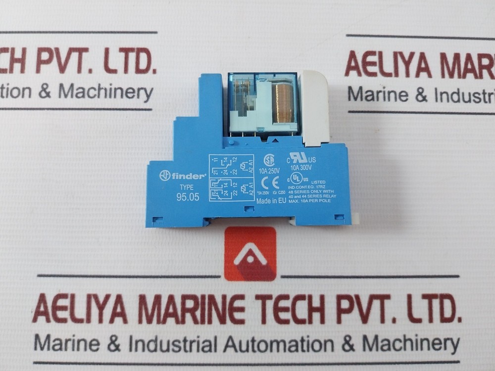 Finder 95.05 Relay With Socket Base 40.52 10A 250V 300V, 6-24V DC 8A