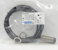 XS218BLPAL2C Telemecanique proximity switch New #YY0