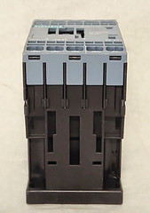Siemens Sirius 3RH2122-2BB40 Contactor Relay 10A 240V AC / DC 24V – Used