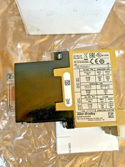 NEW ALLEN BRADLEY 700-P200A1 CONTROL RELAY 700P200A1