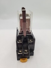 Omron LY2 Plug-in Relay 10A Coil 110/120V DPDT 8-Pin With 19Y4YT Socket Base
