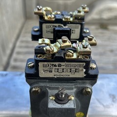 SQUARE D 9050 A0 11E SER. A PNEUMATIC TIMING RELAY 9050A011E