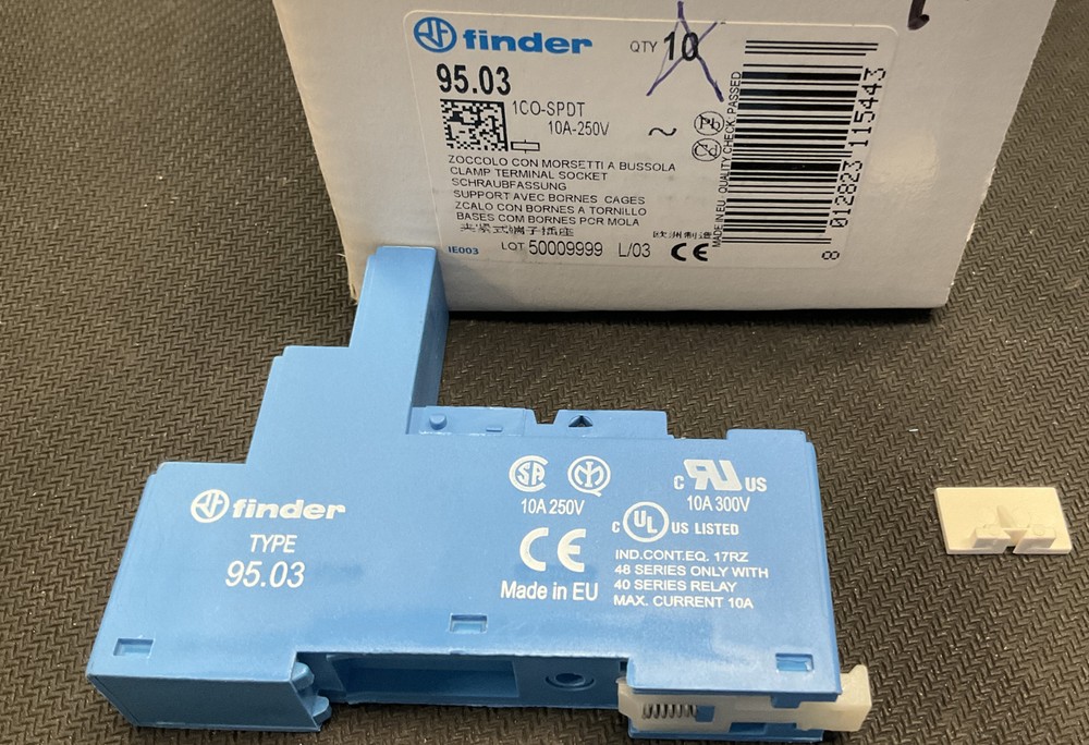 95.03- CLAMP TERMINAL SOCKET – 10A 250V AC – SPDT