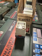 NEW NO BOX Telemecanique RHN41 Relay With Base Schneider