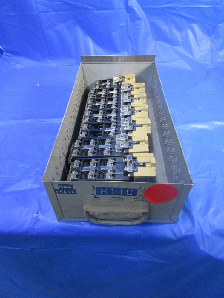 ALLEN-BRADLEY LOT OF 8 AC RELAY 700-P1200A1 10-20A 110-120V 50/60HZ SERIES D 1 Y