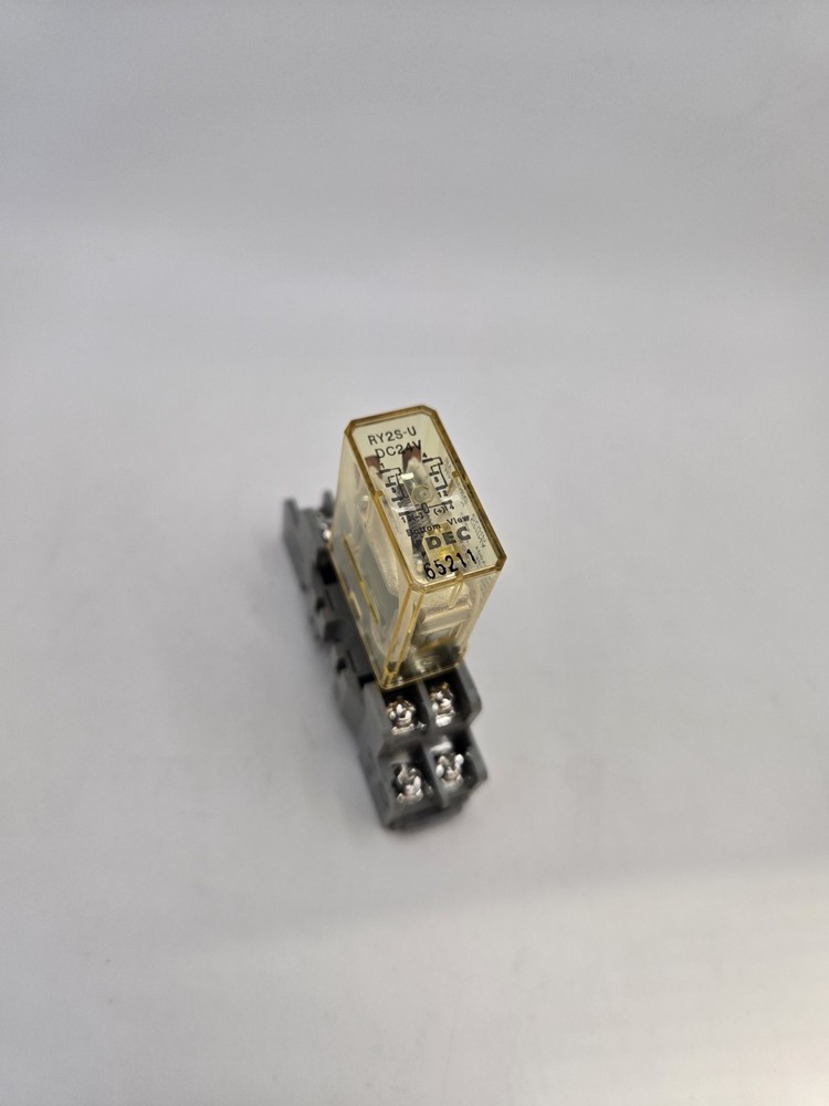 IDEC SY2S-05 Base w/ RY2S-U Relay