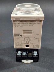 Omron H3CR-A8 Solid State Timer 100-240VAC w/ Allen Bradley 700-HN125 Base