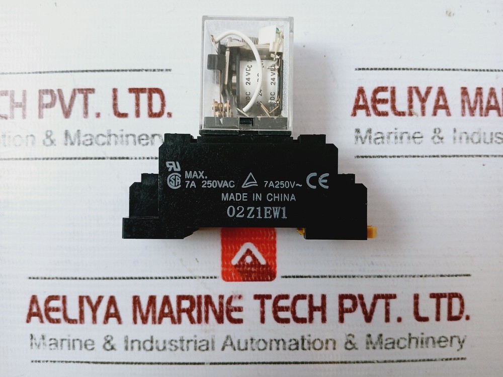 Omron MY2N Miniature Power Relay with Socket 24VDC 5A 250VAC~