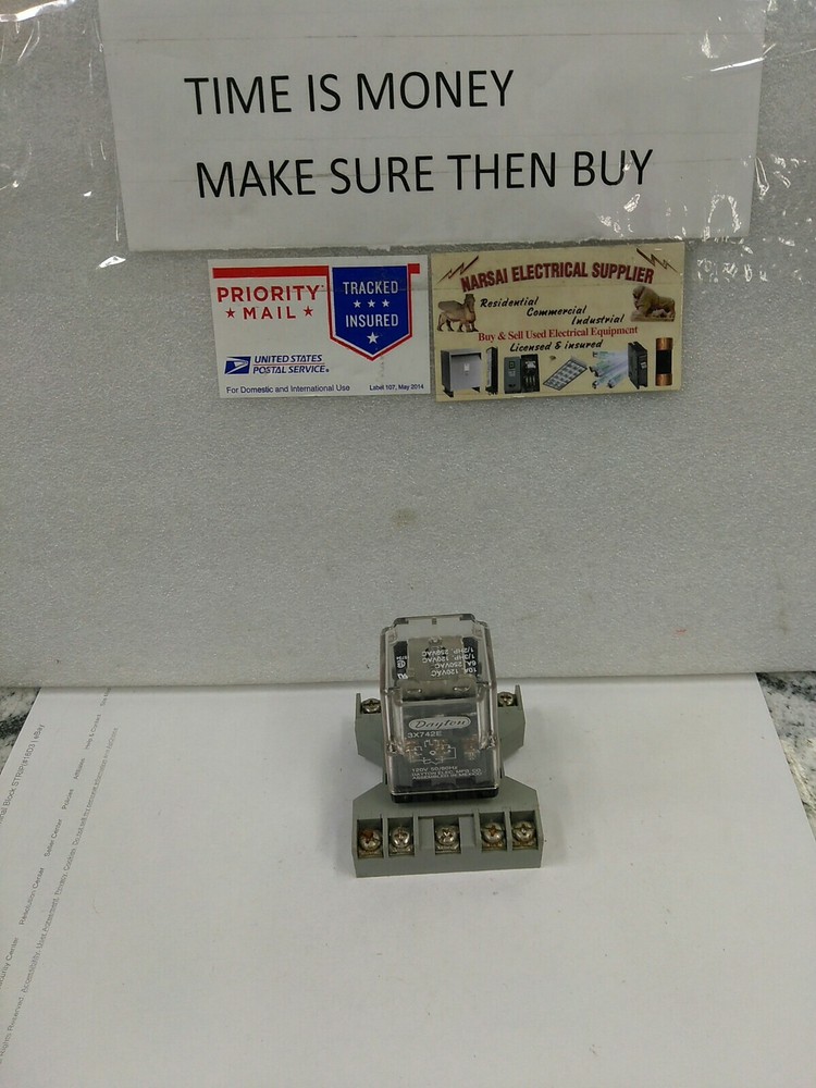 DAYTON 3X742E 120 V 10 A 50/60 HZ RELAY W/ SOCKET 6X156E BASE 10A 300VAC(7C2UP