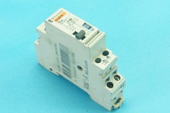 Merlin Gerin Multi 9 TLC 15518 pulse relay 2-pole 1 NO contact coil 230/240VAC