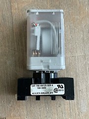ALLEN BRADLEY 700-HA32A1 SER A RELAY 8 PIN 120VAC W/SOCKET BASE 700-HN125 SER A