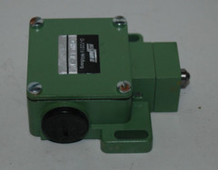 LIMIT SWITCH B.NR 8078/1-30 SD 3N 65 STAHL ITEM #1B1 MOD.HU500 SER .#8 -SURPLUS-