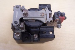 STRUTHERS DUNN POWER RELAY CONTATCTOR 425HXX6990 240VAC COIL 1HP 30A 120/240VAC