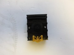 OMRON P/N: 2-M4X20 10A CONNECTOR 250V 8 TERMINALS 35MM DIN RAIL MOUNT LOT OF 16
