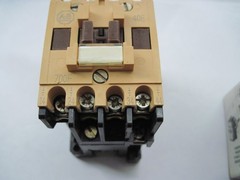 Allen-Bradley 700-F400A2 Type F Control Relay, 220/240V 50/60Hz, NOS