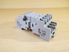 IDEC RELAY SOCKET SY4S-05 GENERAL PURPOSE CUBE 14PIN DIN SCREW MOUNT 7A 300V