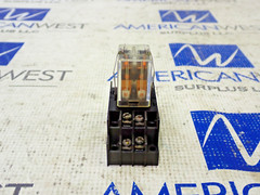 Allen Bradley 700-HF32A1-4 Relay 120VAC with Socket Base 700-HN116