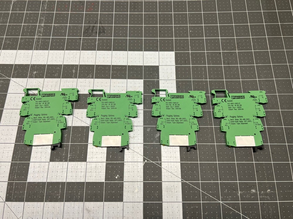 Lot Of 4 New Phoenix Contact Relay Socket PLC-BSC-24DC/21 Relay No. 2961121