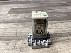 SCHNEIDER RUMC3AB2F7 RELAY RUZSC3M Relay WITH BASE #112N152