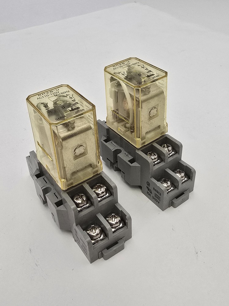2PC Idec RH2B-U Relay w Socket Base 10A 240V 1/3HP 8-Pin 110/120V Coil