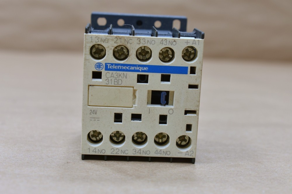 Telemecanique CA3KN31BD Control Relay DIN Rail 10A 4 Pole Coil 24VDC 3NO/1NC