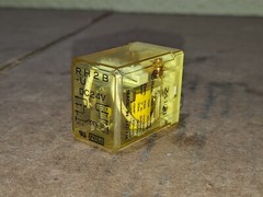 NEW IZUMI RH2B-U RELAY DC24V Fast Shipping