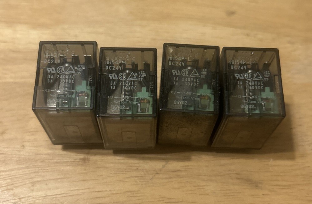Lot Of 4 Fuji HH62P-L DC24V Intermediate Relay 10A 24VDC 8 Pins
