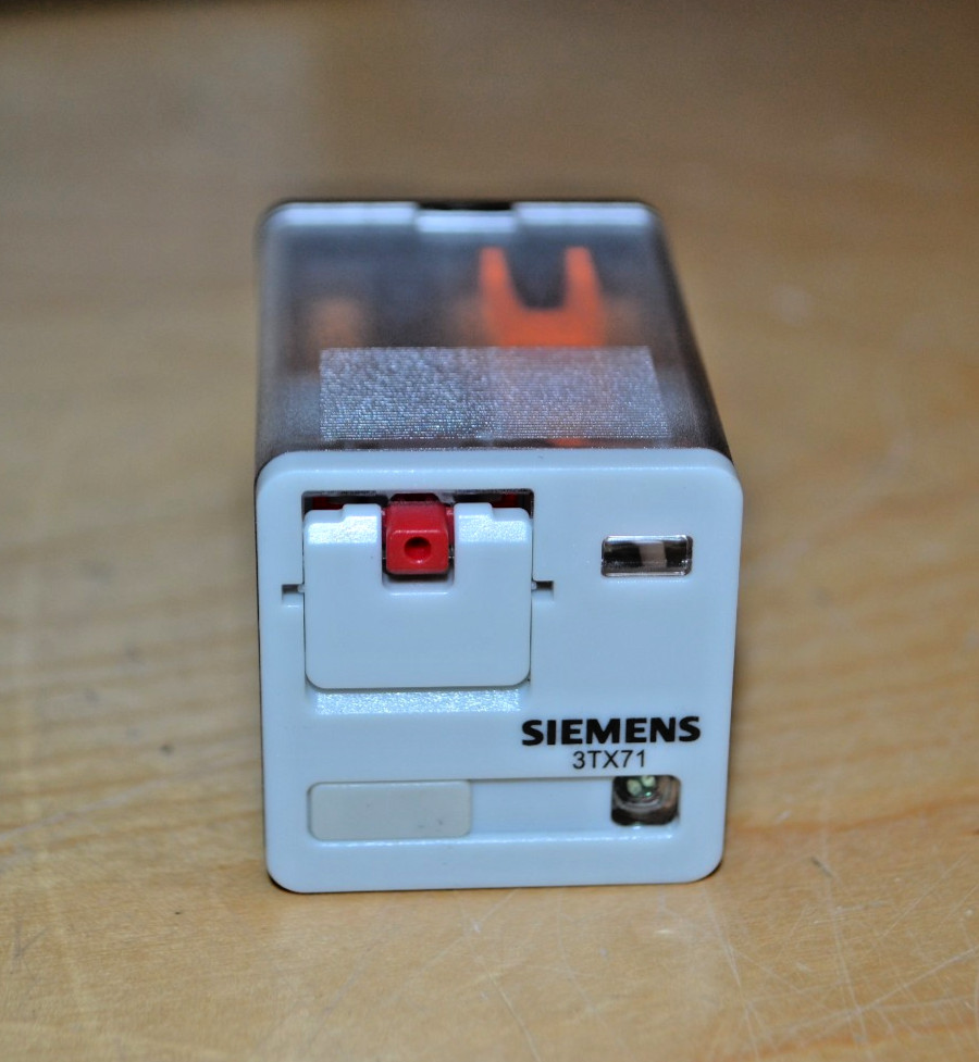 SIEMENS ~ 3TX7112-1NC13 ~ RELAY 3 PDT 12 AMP 11 PIN OCTAL 24 VAC