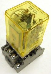 IDEC RELAY SR3P-05 WITH RR3PA-UL