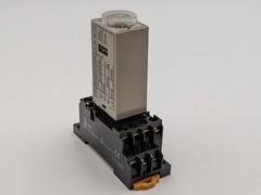 OMRON H3YN-4 Timer Relay w Base PYF14A-E 1 Second – 1 Minute 14 Pin Adjustable