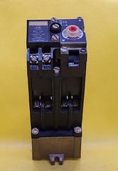 ALLEN-BRADLEY 700-PT400A1 PNEUMATIC TIME DELAY With 700-P400A1 BASE [1ES2]