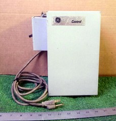 1 USED GE CR122A02222AA TIME RELAY W/ ENCLOSURE AND SWITCH ***MAKE OFFER***