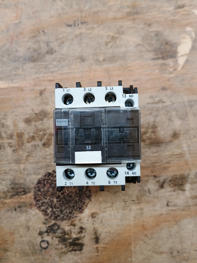 DAYTON 6EAW3 IECMagContactor, NonReversing, 240VAC 6EAW3