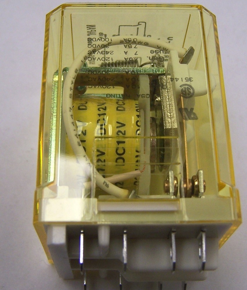NEW IDEC RR2BA-UDC12V DPDT relay 12VDC 10Amps New 6P1-22