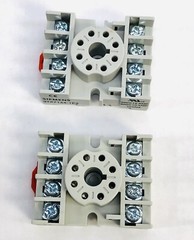 LOT OF 2 SIEMENS # 3TX7144-1E2 SOCKET 15A 300V 8 PIN OCTAL TERMINAL RELAY