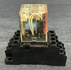 OMRON MY4N-D2 RELAY 24 VDC W/RELAY SOCKET 2-M4X10 5A 250 VAC